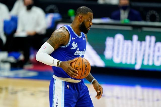 姚明在NBA的薪资与退役背后故事解析
